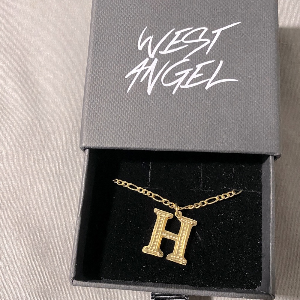 16” necklace with H pendant brand new